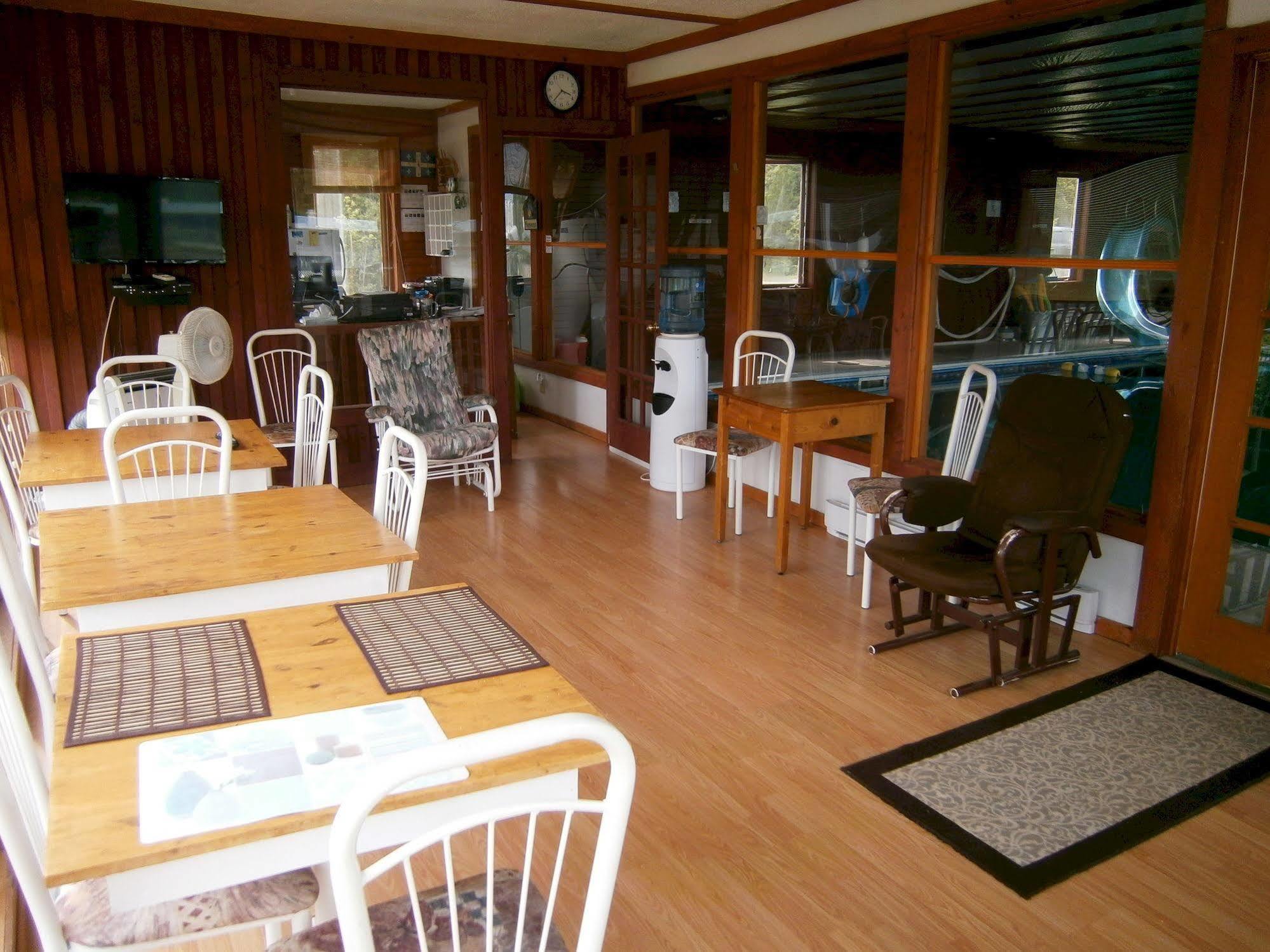Motel De L'Anse Port-Daniel Ngoại thất bức ảnh