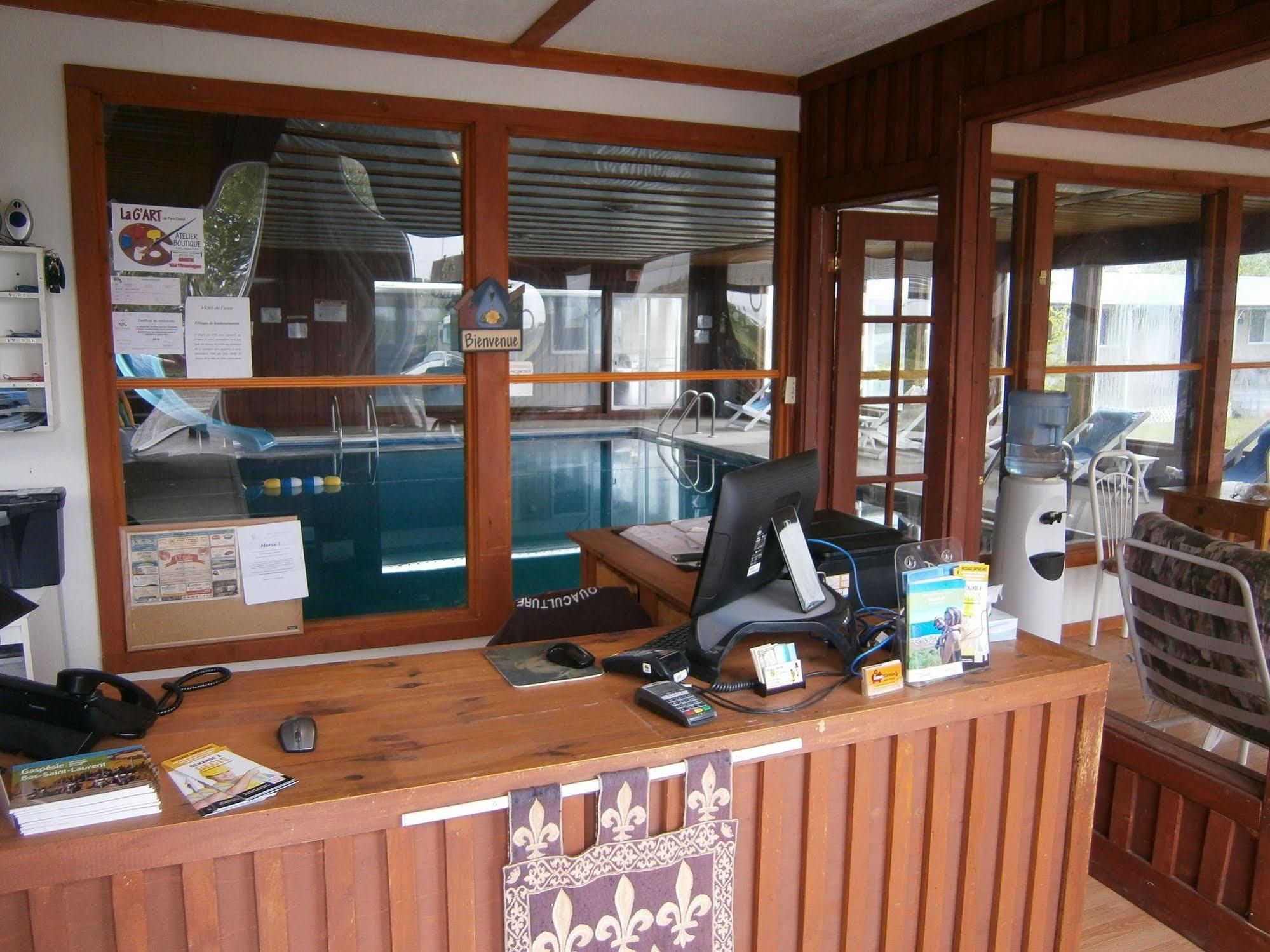 Motel De L'Anse Port-Daniel Ngoại thất bức ảnh